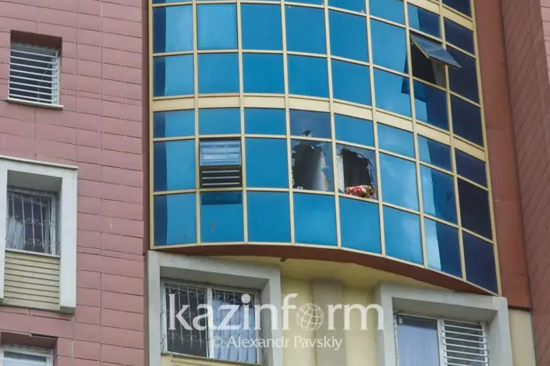 دارىگەرلەر «اقكەنت» تۇرعىن ءۇي كەشەنىندەگى ورتتەن زارداپ شەككەندەردىڭ جاعدايىن ايتتى