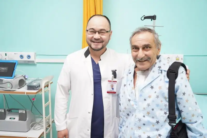 Almatyda 65 jastaǵy patsıentke júrektiń jasandy qarynshasy salyndy