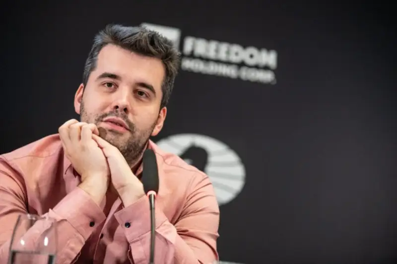 Ян Непомнящий и Дин Лижэнь сыграли партию вничью