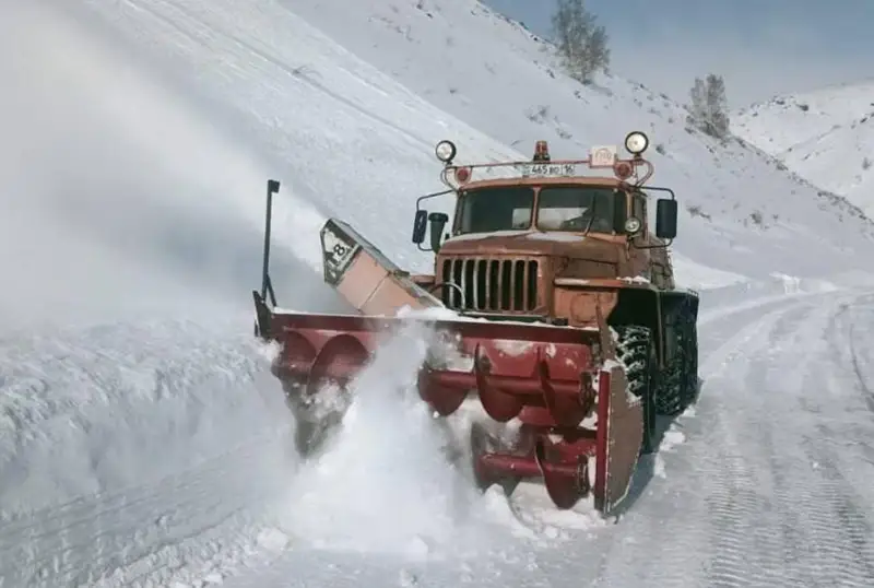 Четыре спуска лавин произвели в горах Восточного Казахстана