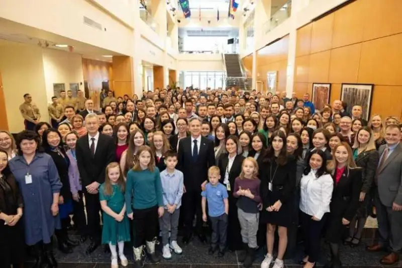 АҚШ Давлат котиби Тwitterда Қозоғистонга ташрифидан суратларни жойлаштирди