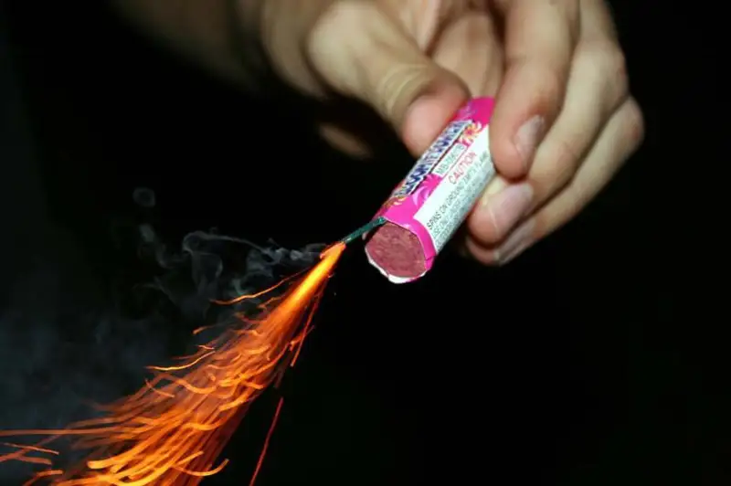 В новогоднюю ночь 15 казахстанцев полужили ожоги из-за фейерверков