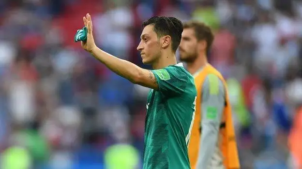 Бывший полузащитник «Реала» и «Арсенала» Месут Озил объявил о завершении карьеры