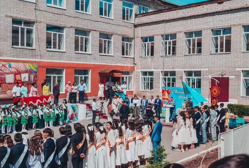 Semeıde 2 myńǵa jýyq túlek mektep bitirdi
