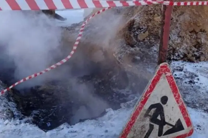 24 многоэтажки и 59 частных домов остались без отопления в Рудном из-за прорыва теплотрассы