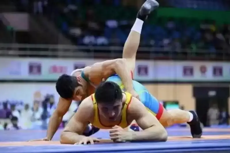 Жаҳон чемпионати: Қозоғистонлик Едиге Қасимбек эркин кураш бўйича кумуш медални қўлга киритди