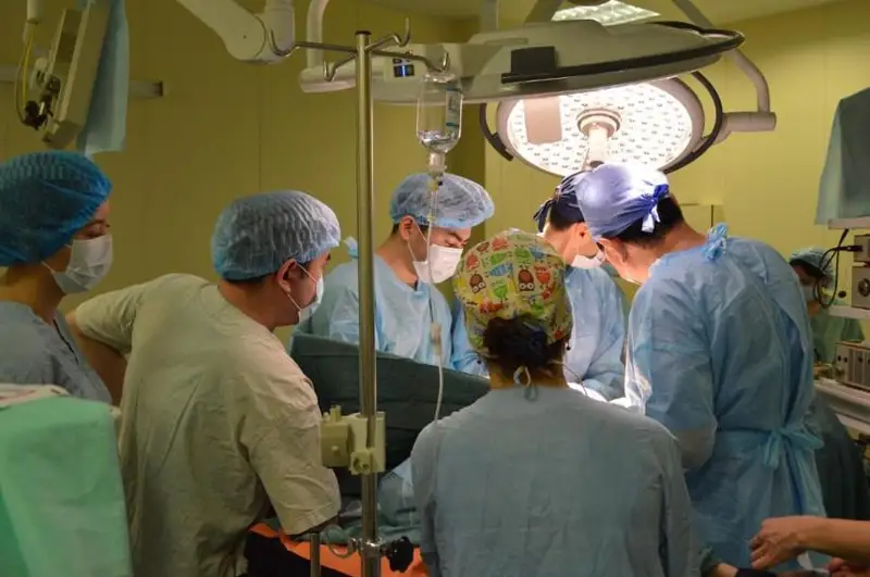 Операцию девочке с редким синдромом Рапунцель провели в Астане