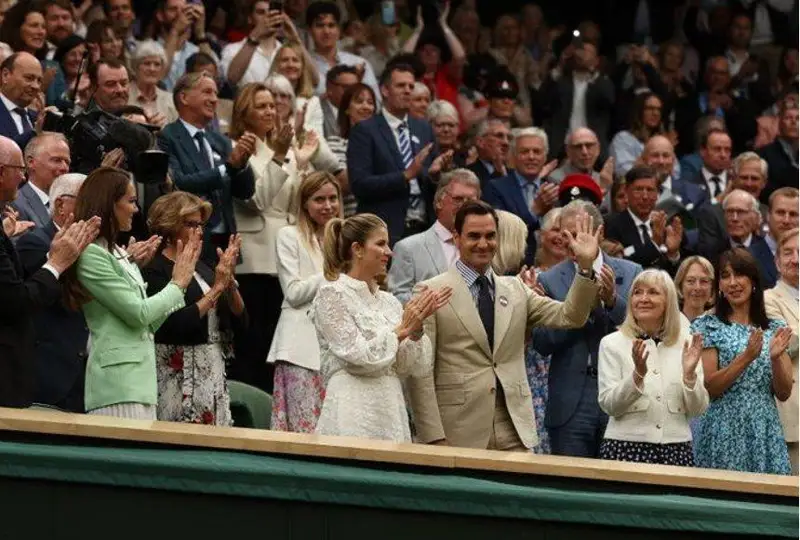 Ýımbldon: Rodjer Federer Elena Rybakınanyń jeńisine qol soqty