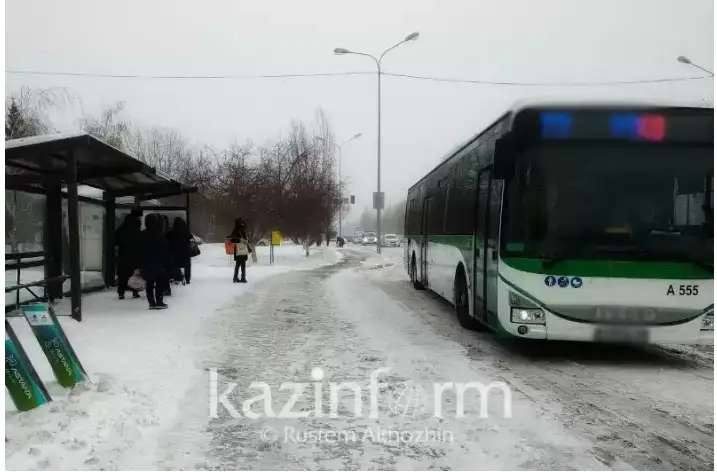 ەلوردا ماڭىنا قاتىنايتىن ەكى اۆتوبۋستىڭ قوزعالىسى توقتاتىلدى