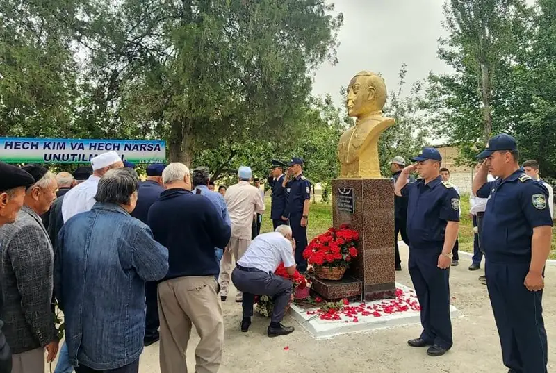 Память героя Советского Союза, казахского батыра Ильяса Уразова почтили в Узбекистане