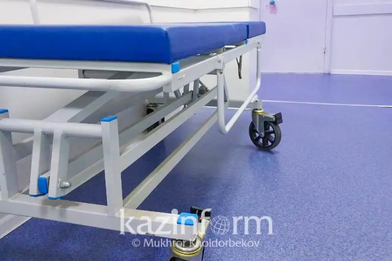 ورال تۇرمەسىندە وتىرعان 11 ادام دەنساۋلىعىنا شاعىم ايتىپ، اۋرۋحاناعا جەتكىزىلدى