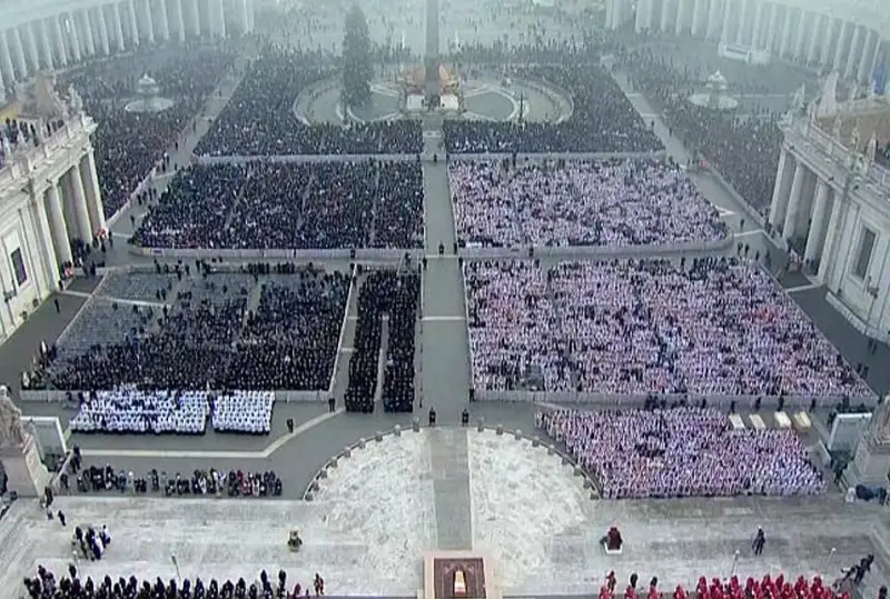 Бенедикт XVI похоронен в Ватикане