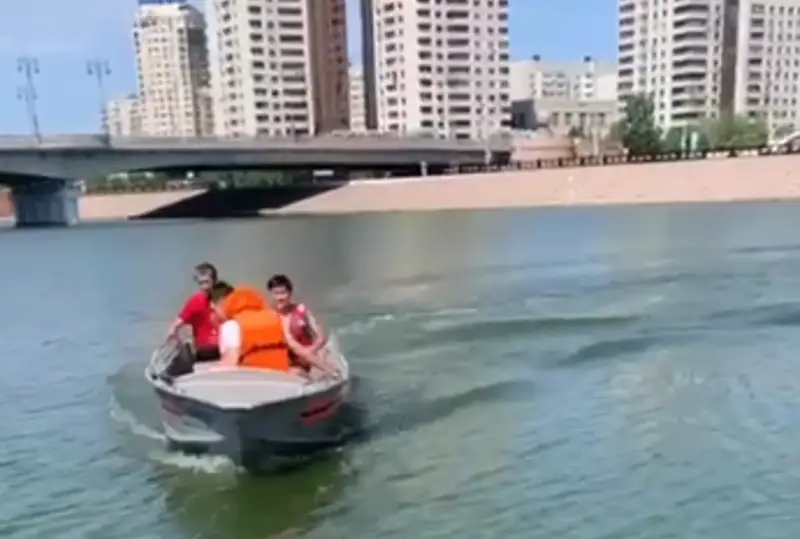 Пьяный астанчанин спрыгнул с моста в реку