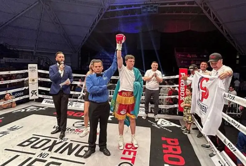 Қозоғистонлик боксчи Евгений Павлов мексикаликни биринчи раунддаёқ нокаутга учратди