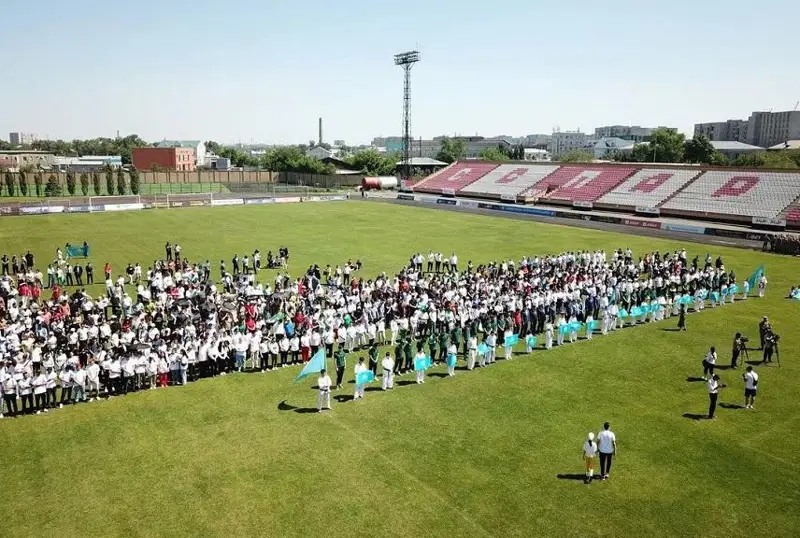 Более тысячи человек исполнили гимн в Семее