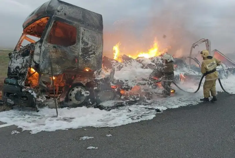 Pavlodar oblysynda makýlatýra tıegen júk kóligi janyp ketti