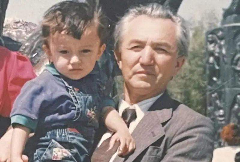 «Rahmet, papa»: Dımash Qudaıbergen atasy jaıly emotsıonaldy post jarııalady