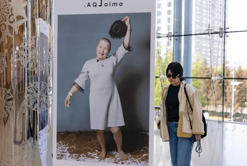 В Астане проходит благотворительная фотовыставка