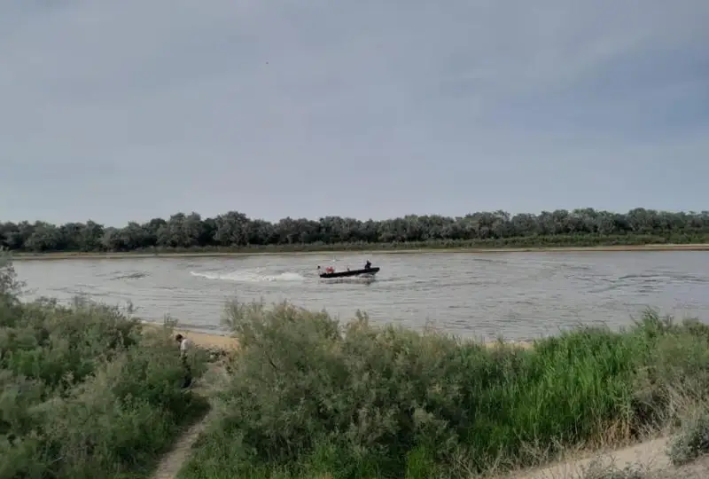 Поиски тел двух утонувших братьев продолжаются  в Атырау