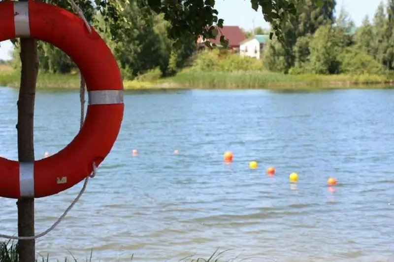 ۇكىمەت باسشىسى جاعاجايدا ىشىمدىك ىشۋگە تىيىم سالۋدى ۇسىندى