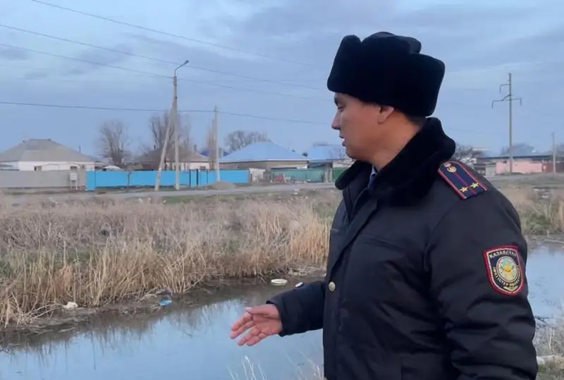 Таразда полиция қызметкері каналдан екі баланы құтқарып қалған