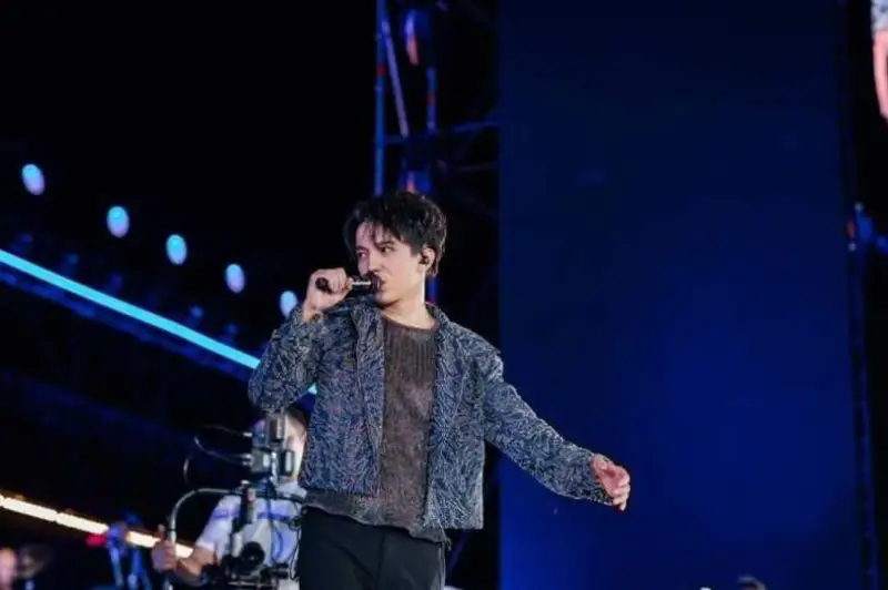 Мексика радиосида қозоғистонлик қўшиқчи ҳақида махсус дастур чиқди