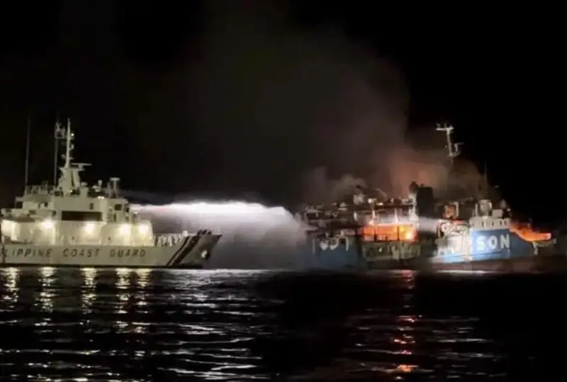 Более 30 человек погибли при пожаре на пароме на Филиппинах