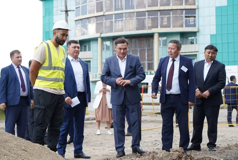 Ermek Marjyqpaev Býrabaı aýdanyndaǵy jylý qazandyqtarynyń qysqa daıyndyǵyn tekserdi