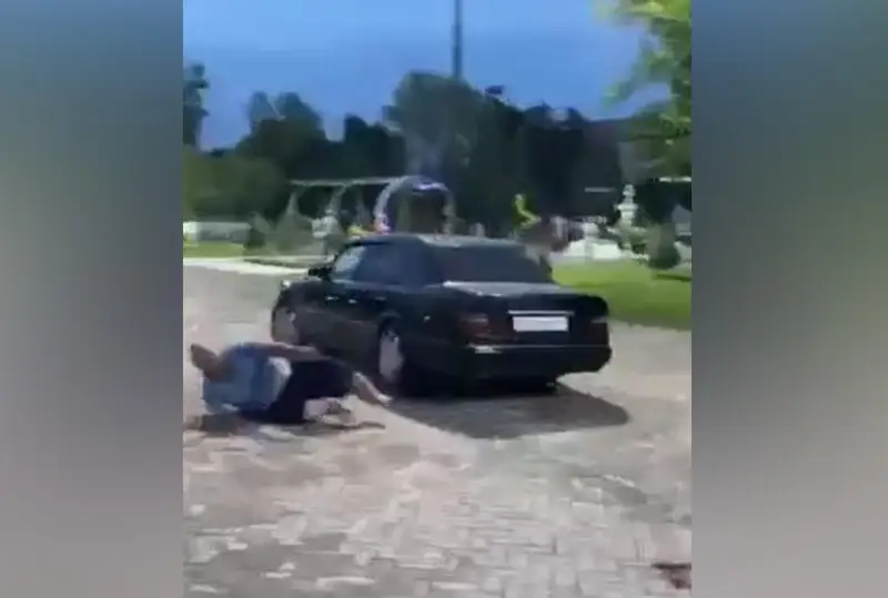 Túrkistan oblysynda kek almaq bolǵan turǵyn adamdardy kólikpen soqty