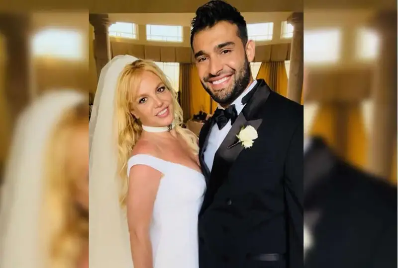 Бритни Спирснинг турмуш ўртоғи хонанда билан ажрашиши ҳақида баёнот берди