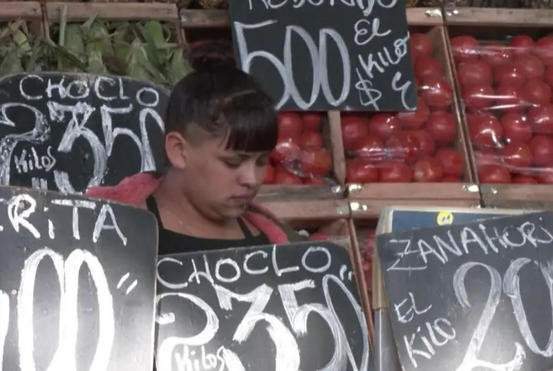 Центральный банк Аргентины борется с инфляцией, достигшей 30-летнего максимума