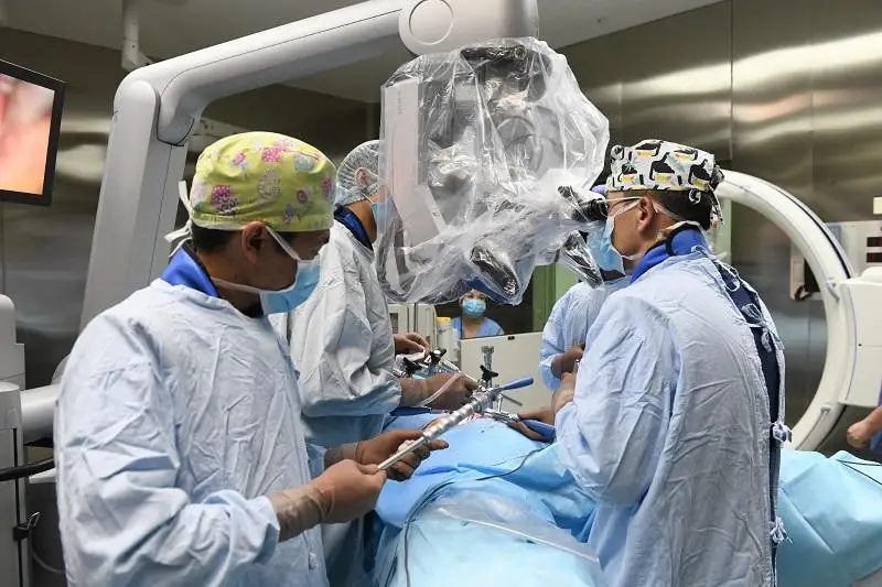 Уникальную операцию на крестец провели столичные нейрохирурги