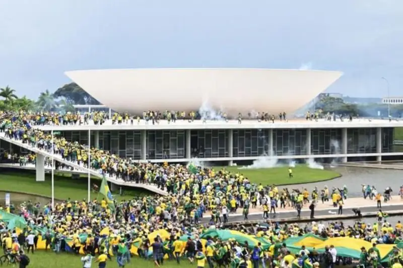 Беспорядки в Бразилии: в столице страны объявлен режим ЧС