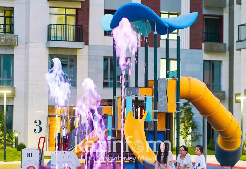 Больше 10 лет жители павлодарской многоэтажки не могут добиться установки детской площадки во дворе