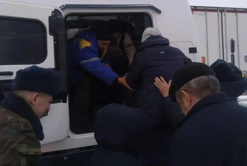 23 человека спасли на дорогах в Актюбинской области за сутки