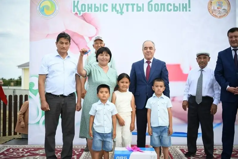 BQO-da kóktemgi sý tasqynynan zardap shekken otbasylarǵa jańa úıler berildi