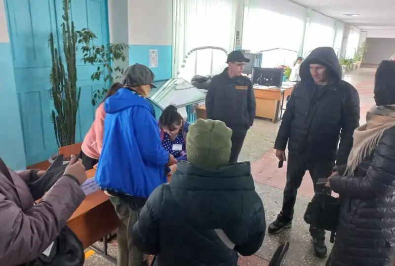 Шесть женщин и ребенок оказались в снежном заторе в СКО