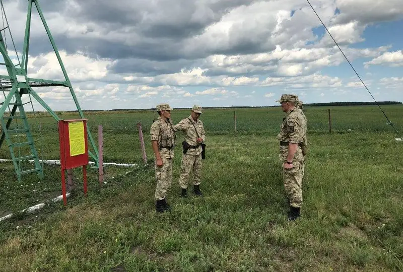 شەكارادان زاڭسىز ءوتۋ ءۇشىن ادامدار ءتۇرلى قۋلىققا بارادى - شەكاراشى