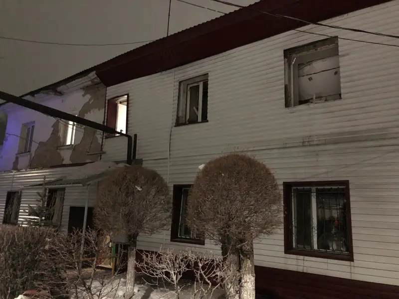 Qaraǵandyda gaz ballony jarylyp, 2 adam aýrýhanaǵa tústi