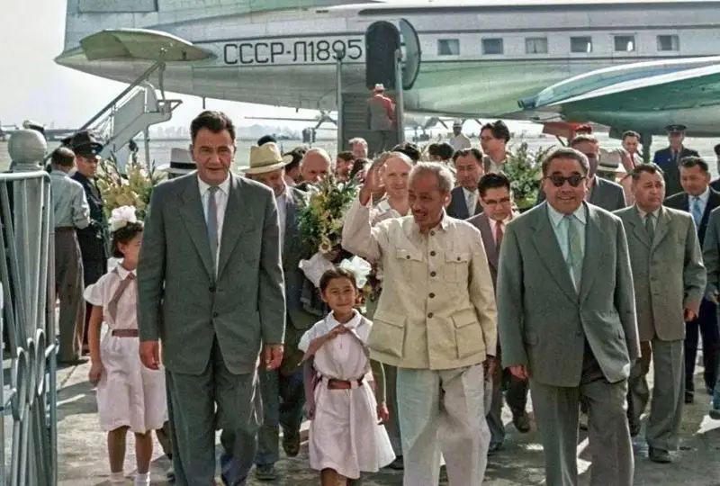 Фотоархив: встречи Хо Ши Мина с Динмухамедом Кунаевым и Канышем Сатпаевым