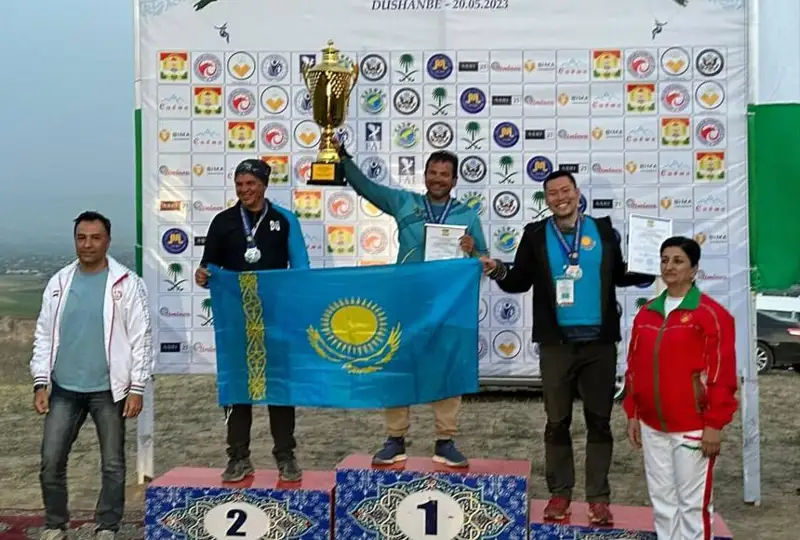 Казахстанские парапланеристы заняли весь пьедестал на международных соревнованиях в Таджикистане