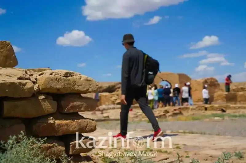 قازاقستانعا ساياحاتتاعان شەتەلدىك تۋريستەر سانى قانشا