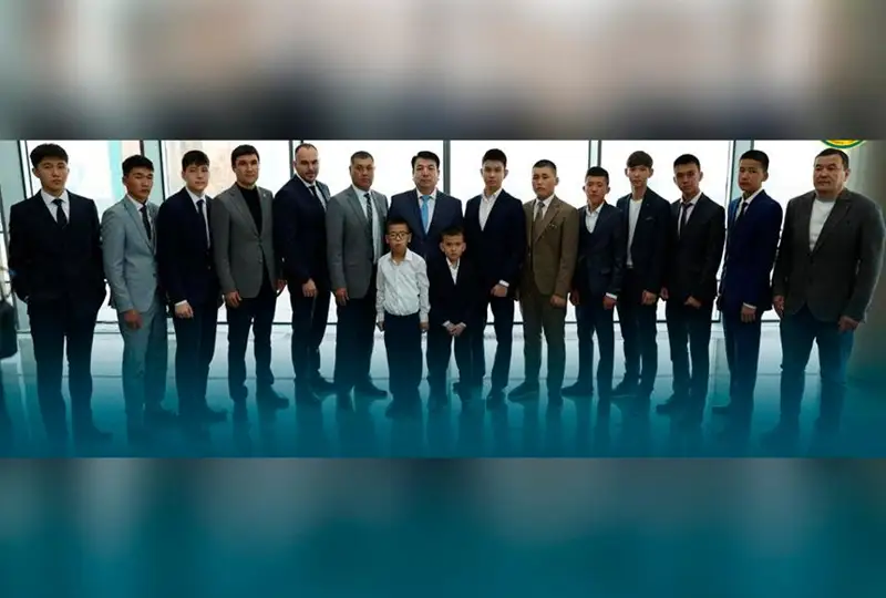 Adam ómirine arasha túsken 11 oqýshyny mınıstr marapattady
