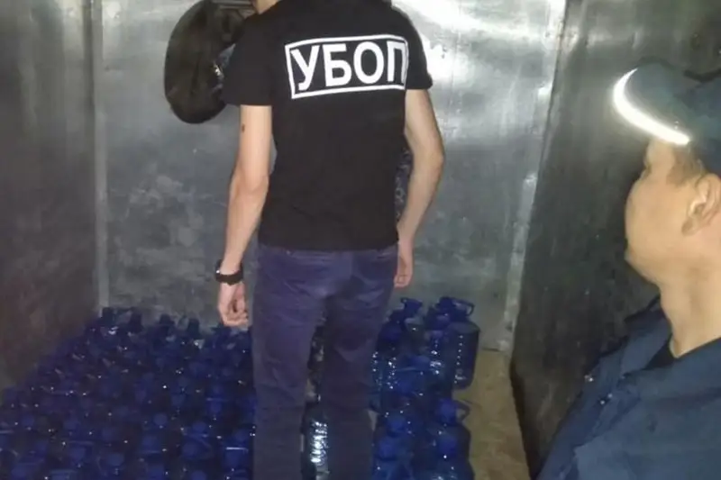 2,5 тысячи литров контрафактного алкоголя изъяли у жителя Петропавловска