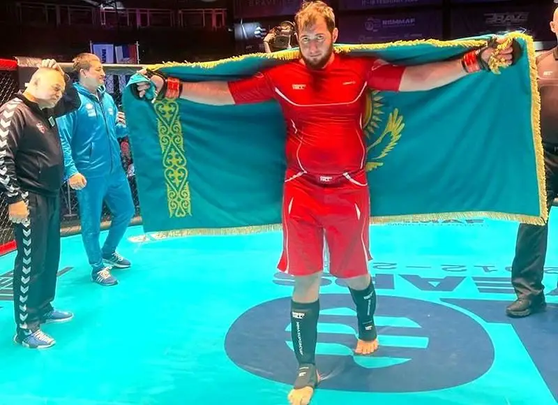 Mańǵystaýlyq Rasýl Hataev MMA-dan álem chempıony atandy