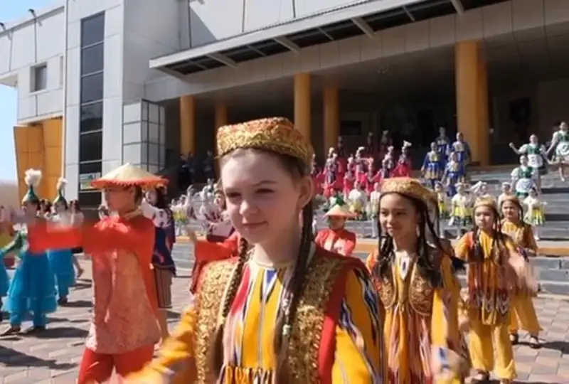 Астанада 2,5 минг бола этно флешмобда иштирок этди