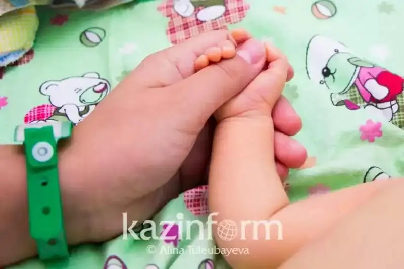Almatylyq dárigerler ekijaqty pnevmonııamen týǵan náresteni aman alyp qaldy