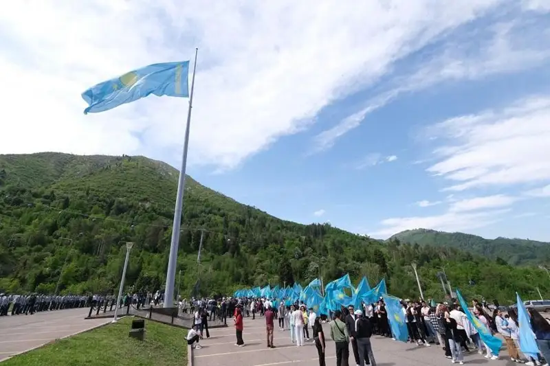 Церемония поднятия государственного флага прошла в Алматы