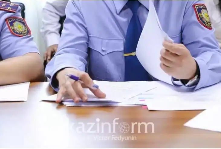 گۇل دۇكەنىندەگى جاعداي: پوليتسيا قىزمەتكەرلەرىنە قاتىستى تەرگەۋ باستالدى