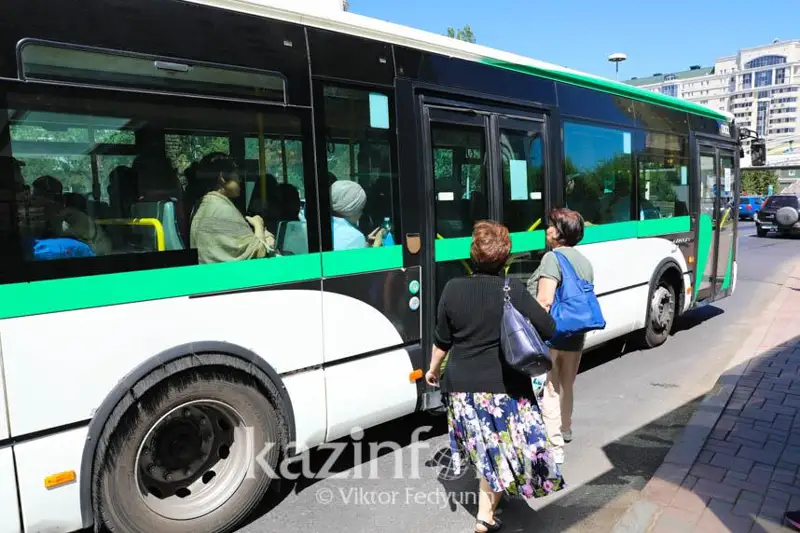 استانا اۆتوبۋستارىندا جولاقى قىمباتتاي ما